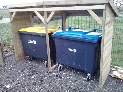 abri poubelles en bois